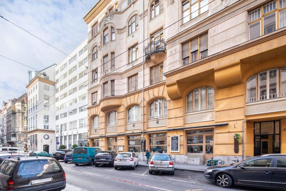 Extra Central Mini Studio - Lively Neighborhood Будапешт Экстерьер фото